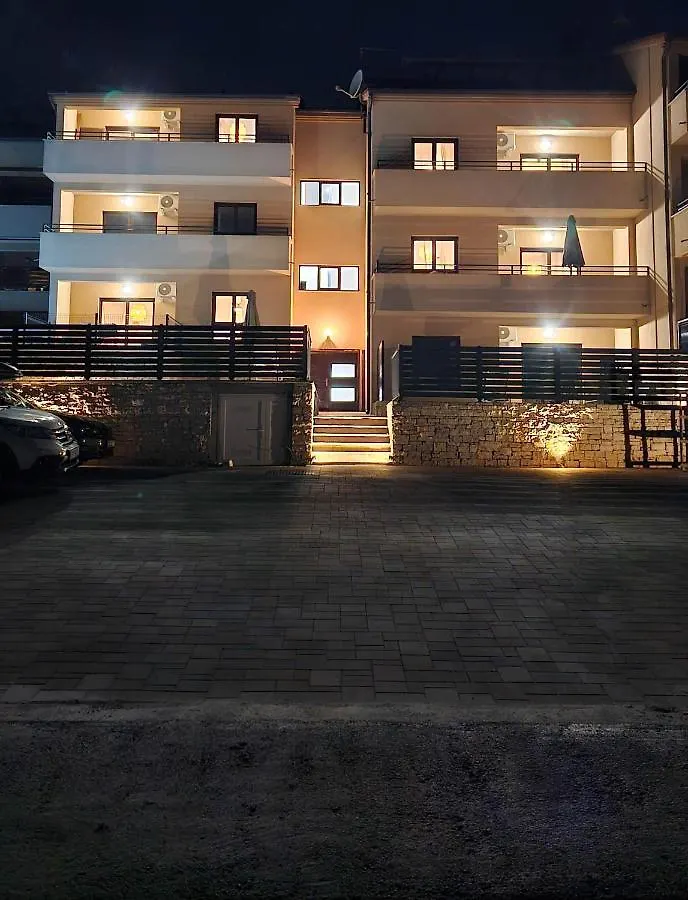 Apartment Bluemare B3 With Shared Pool Liznjan Croatia