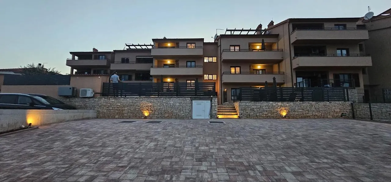 Apartment Bluemare B3 With Shared Pool Liznjan 0*,  Croatia