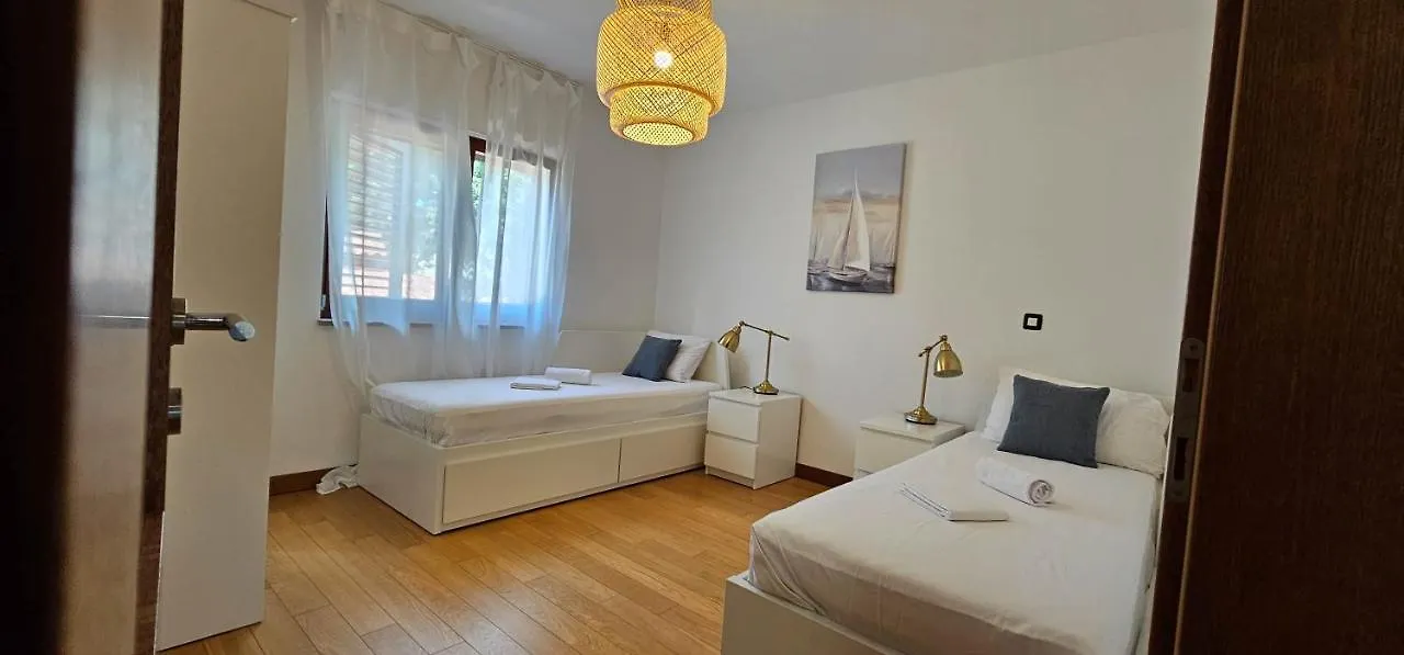 Apartment Bluemare B3 With Shared Pool Liznjan