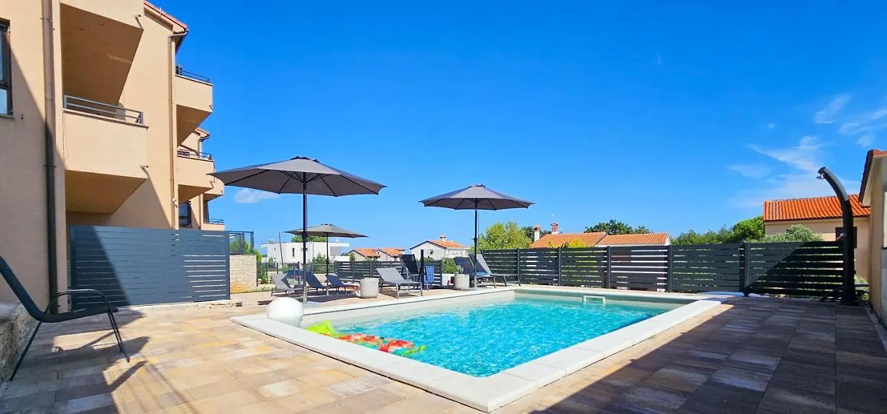 Apartment Bluemare B3 With Shared Pool Liznjan