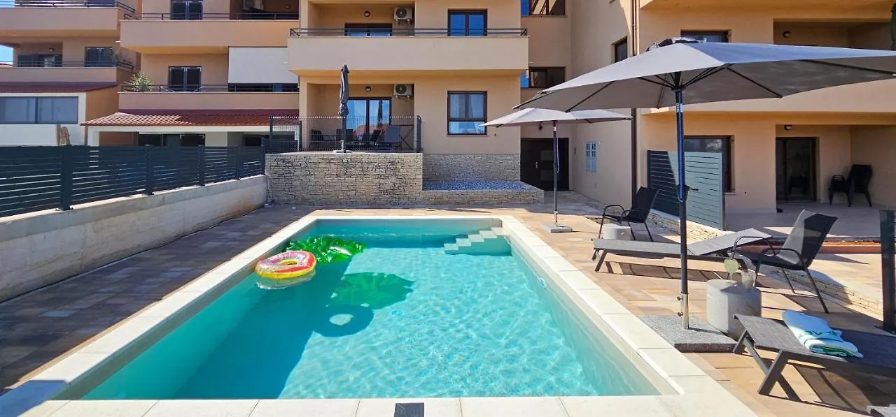 Apartment Bluemare B3 With Shared Pool Liznjan