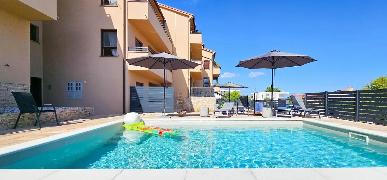 Apartment Bluemare B3 With Shared Pool Liznjan