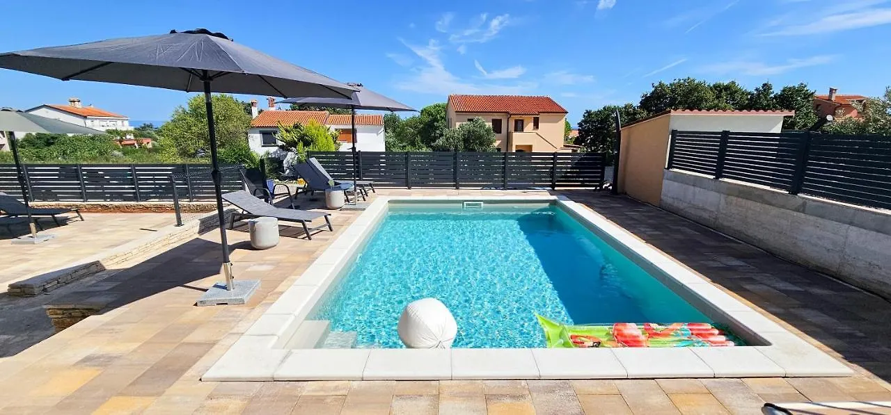 Apartment Bluemare B3 With Shared Pool Liznjan 0*,  Croatia